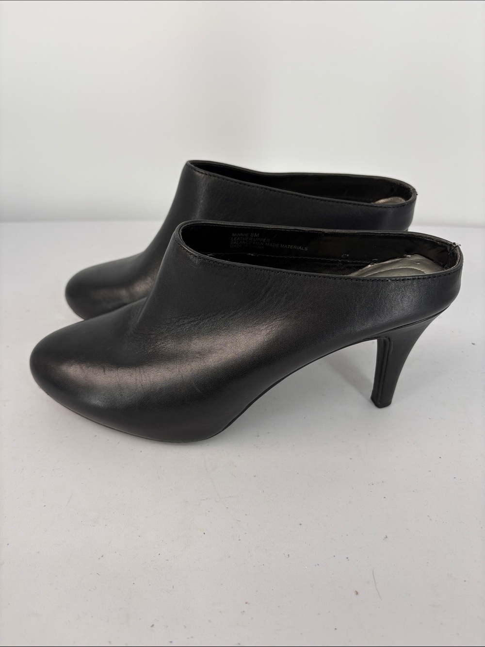 🫒 me too Minnie Black Leather Slip-On Heel Mules